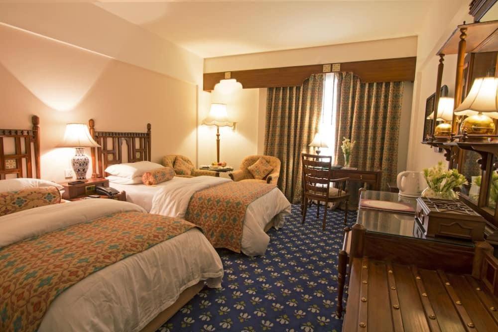 Faisalabad Serena Hotel Bagian luar foto