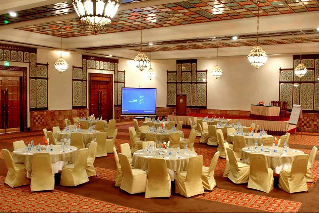 Faisalabad Serena Hotel Bagian luar foto