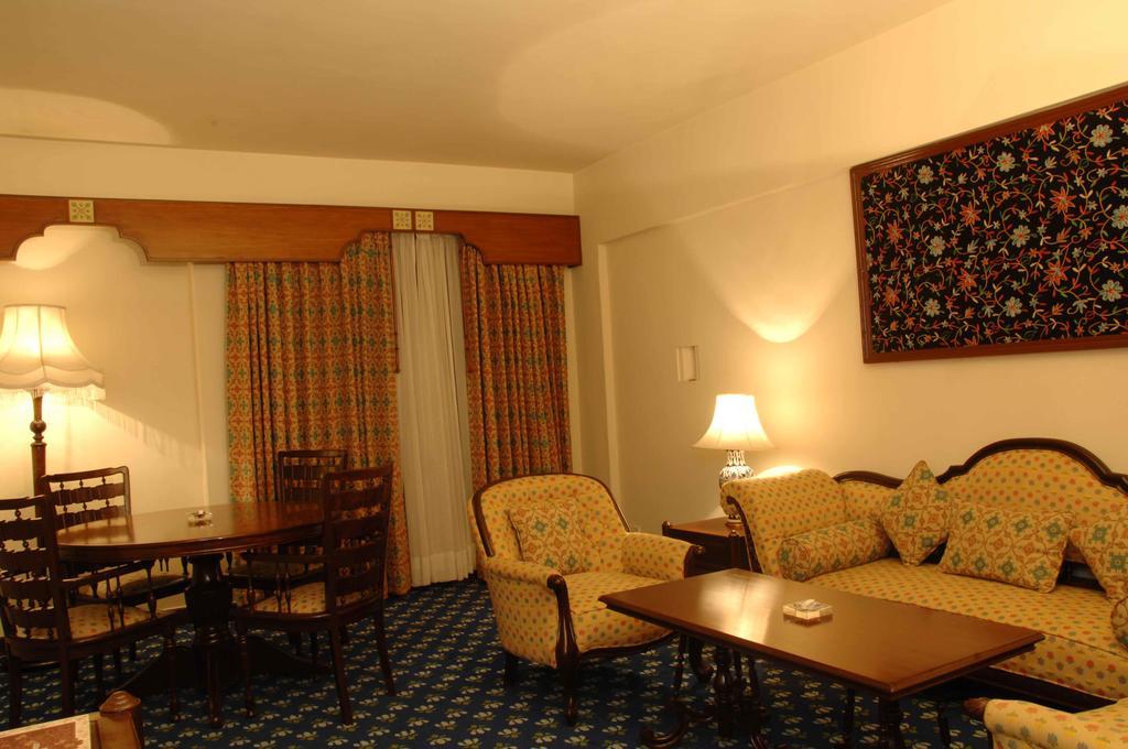 Faisalabad Serena Hotel Bagian luar foto