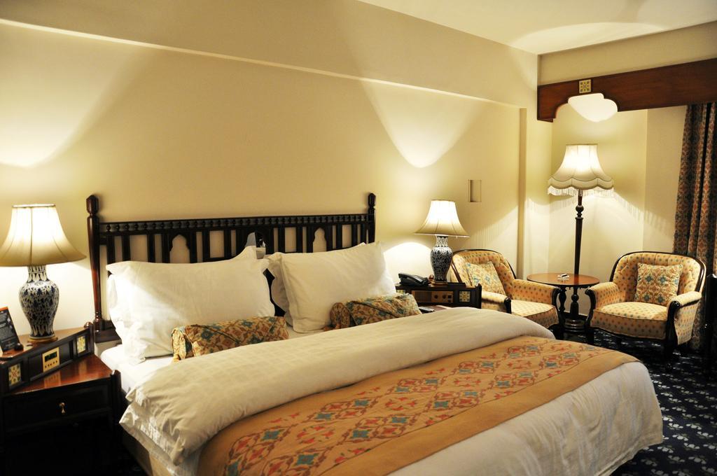Faisalabad Serena Hotel Bagian luar foto