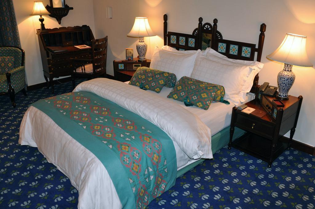 Faisalabad Serena Hotel Bagian luar foto