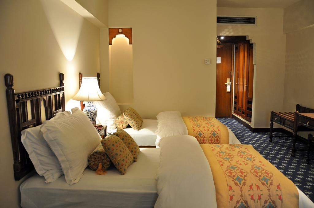 Faisalabad Serena Hotel Bagian luar foto