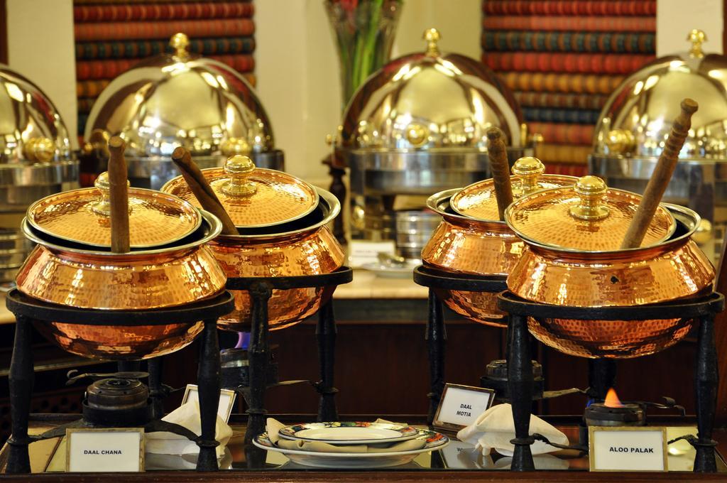 Faisalabad Serena Hotel Bagian luar foto