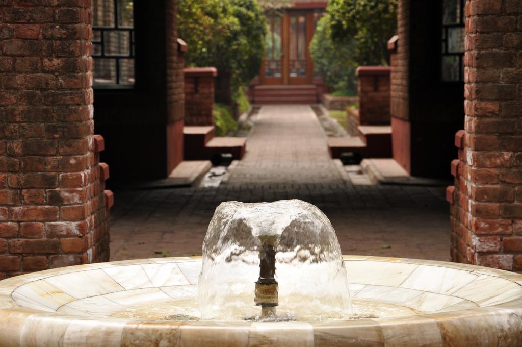 Faisalabad Serena Hotel Bagian luar foto