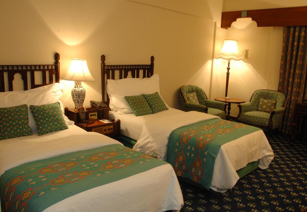Faisalabad Serena Hotel Bagian luar foto