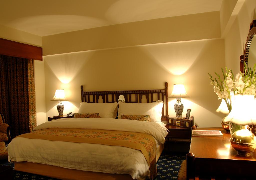 Faisalabad Serena Hotel Bagian luar foto