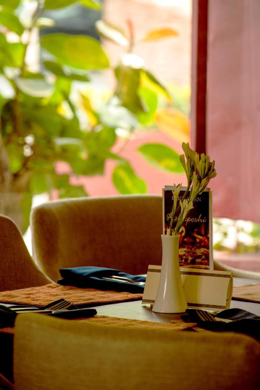 Faisalabad Serena Hotel Bagian luar foto
