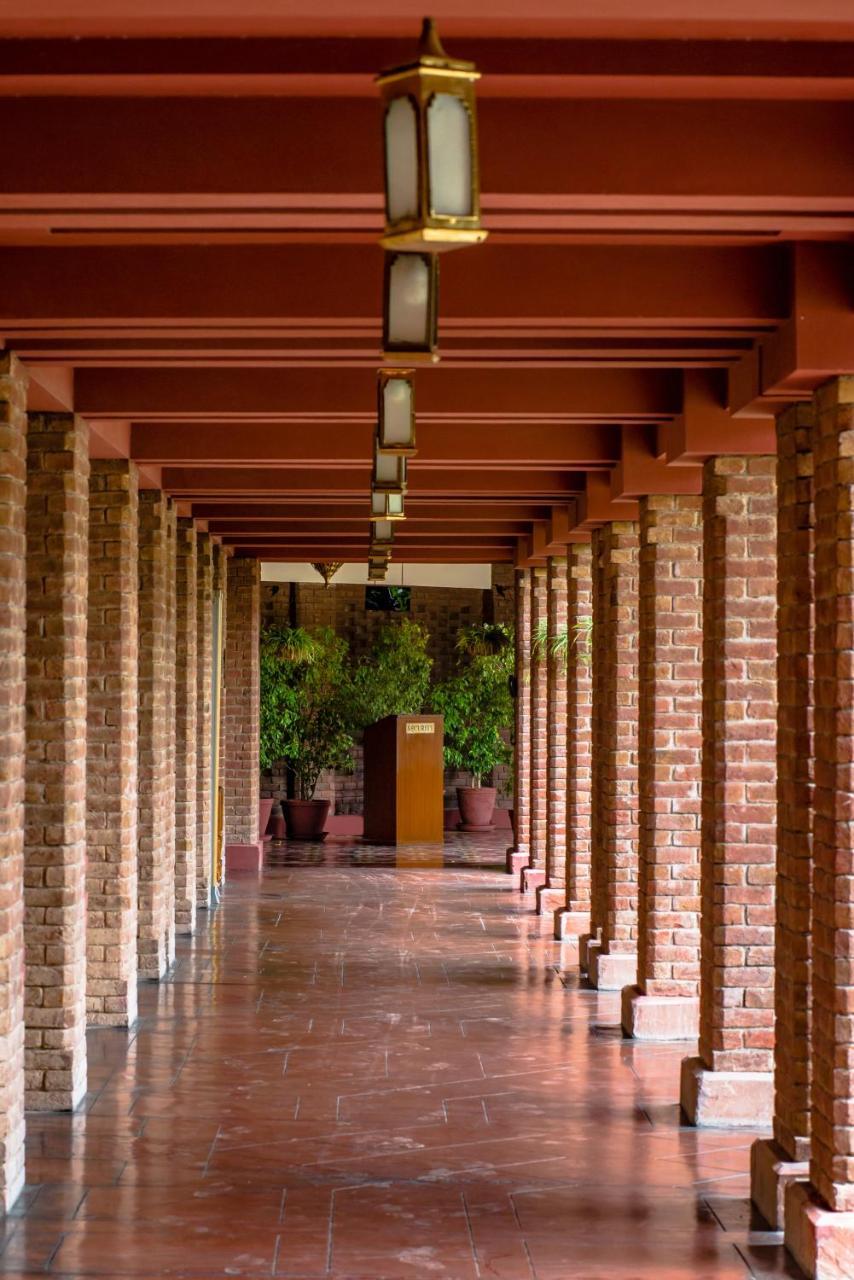Faisalabad Serena Hotel Bagian luar foto