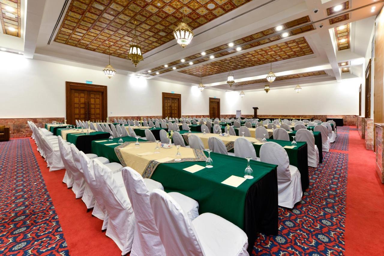 Faisalabad Serena Hotel Bagian luar foto